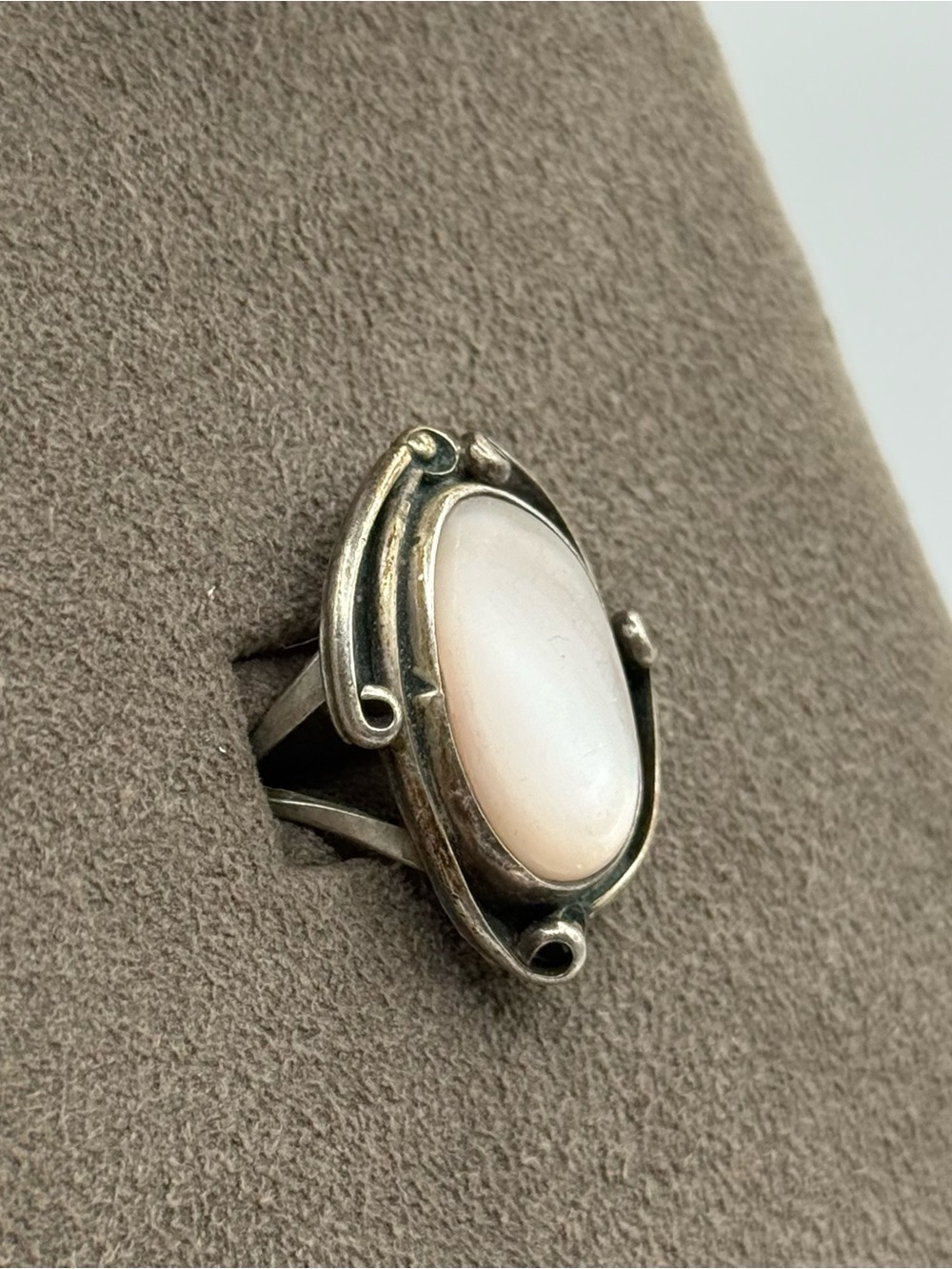 Western Navajo Sterling Silver Oval mother of pearl Cocktail Ring - Picture 3 of 5